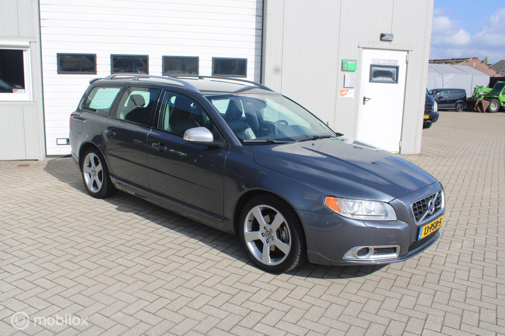 Volvo V70 2.0T Momentum R-design/Automaat/Leer/Navi/APK/NAP 53616843-0.jpg | Henk Geleijnse auto's